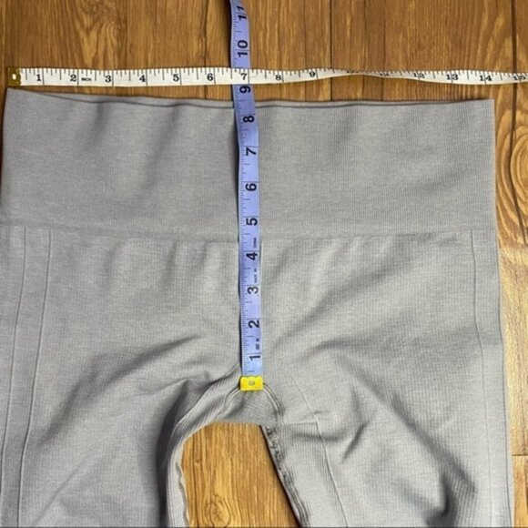 LULULEMON In The Flow Crop II Heathered Medium Grey Size 8 - Picture 7 of 13
